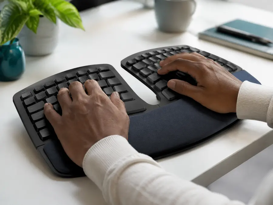 Split ergonomic keyboard with integrated wrist support